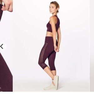 Lululemon Reveal Crop (Stripes 17")
Dark Adobe